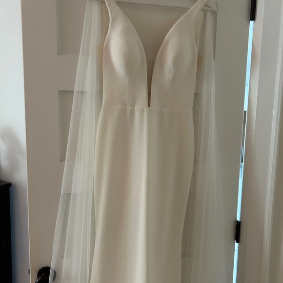 Remarkable Ria Tener wedding dress - Picture 2 of 8